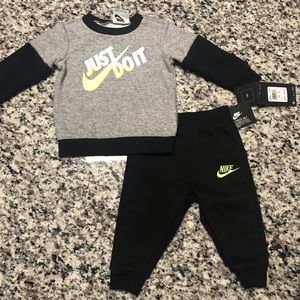 Black/Grey Nike Infant 2-Piece Sweatsuit 12M